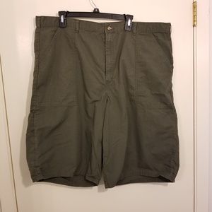 Mens size 44 olive cargo shorts